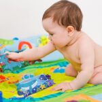 کودک در حال بازی یا کتاب پارچه ای سوت دار وارداتی دریا