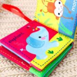 تصویر کتاب پارچه ای کوچک طرح حیوانات جنگل
