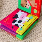 تصویر کتاب پارچه ای کوچک طرح حیوانات اهلی