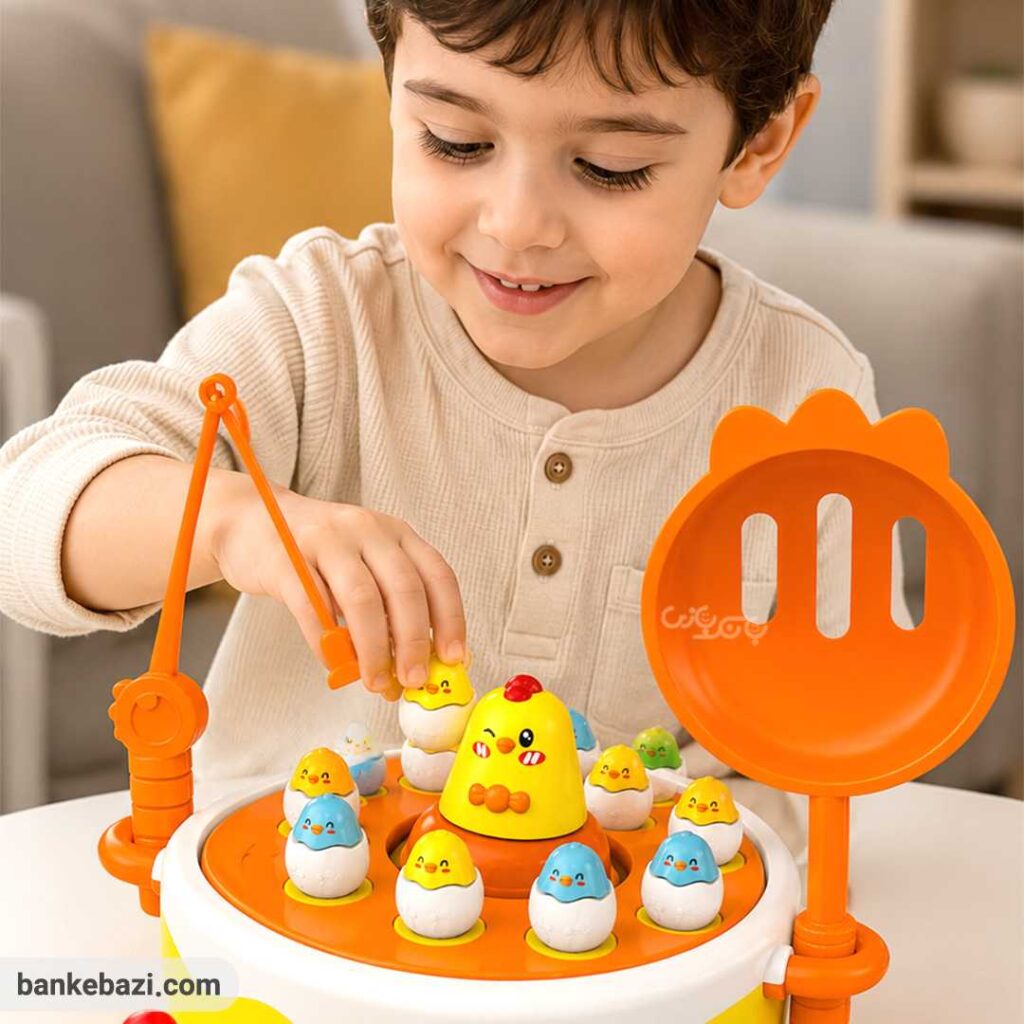 کودک در حال بازی با بازی دو در یک جوجه های پرشی و ماهیگیری